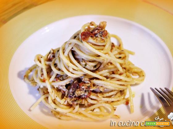 Spaghetti tonno e pomodori sott'olio