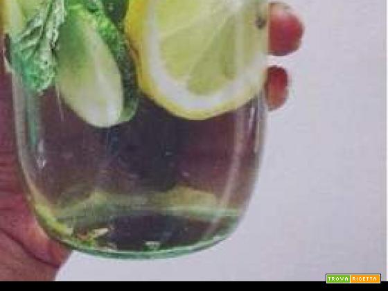 Acqua detox limone cetriolo e menta | Cos’è? | Ricetta detox water drenante