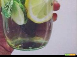Acqua detox limone cetriolo e menta | Cos’è? | Ricetta detox water drenante