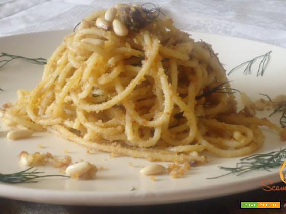 Spaghetti croccanti con filetti di alici e finocchietto