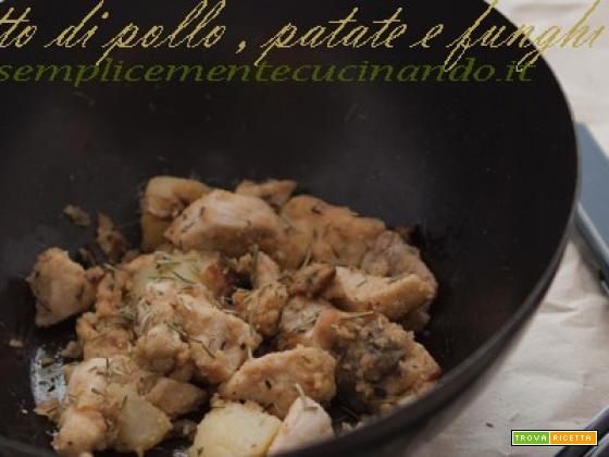 Pollo, patate e funghi nel wok