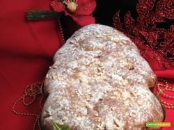 Brioche vegana Albero di Natale con frutta disidratata