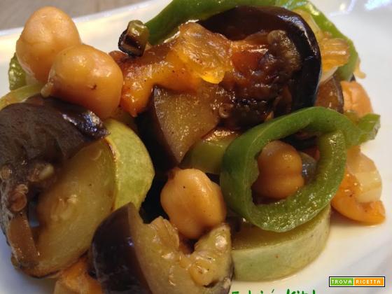 Ricetta vegan e light: spadellata di ceci e verdure con mango e chutney di cipolle