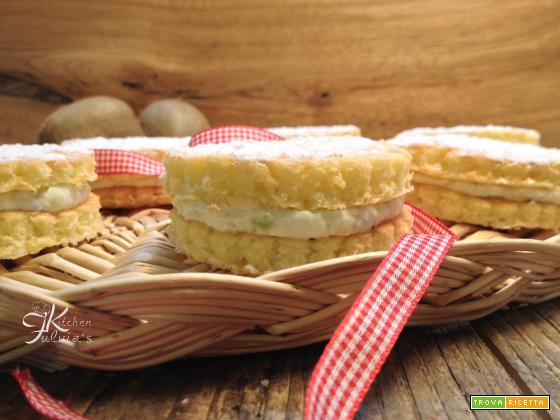 Whoopies di pasta biscuit con crema ai kiwi