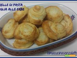 Girelle di pasta sfoglia alle erbe