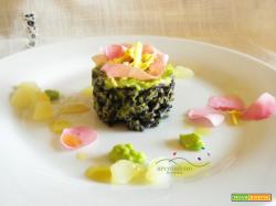 Riso Nero con crema di Piselli speziata con Zenzero fresco guarnito con petali di Rosa
