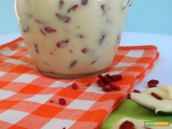 Crema spalmabile al cioccolato bianco e bacche di goji