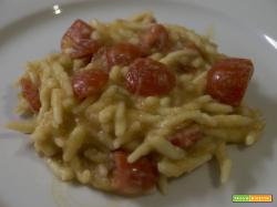 Pasta con melanzane e pomodorini