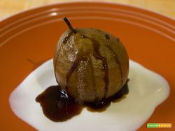 Pere cotte con yogurt e caramello