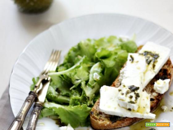 Feta con olio al basilico