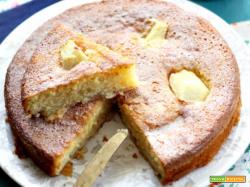 Torta morbida di pesche al profumo di limone :
