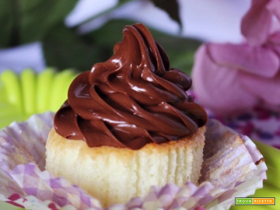 Angel Food Cupcakes con crema al burro cioccolato e caffè