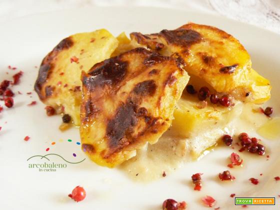 Patate gratinate al forno GLUTEN FREE e VEGANE profumate con Bacche di Pepe Rosa!