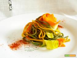 Tagliolini a base di Spirulina e Curcuma con Carote e Zucchine
