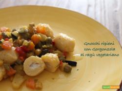 Giovedì vogliadignocchi 6: gnocchi ripieni con gorgonzola, al ragù vegetariano