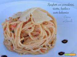 Spaghetti con pomodorini, ricotta e aceto balsamico
