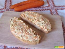 Bruschette con ricotta e carote