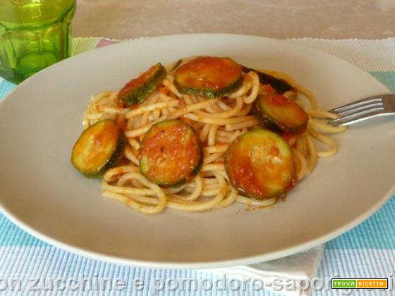 Spaghetti con zucchine e pomodoro