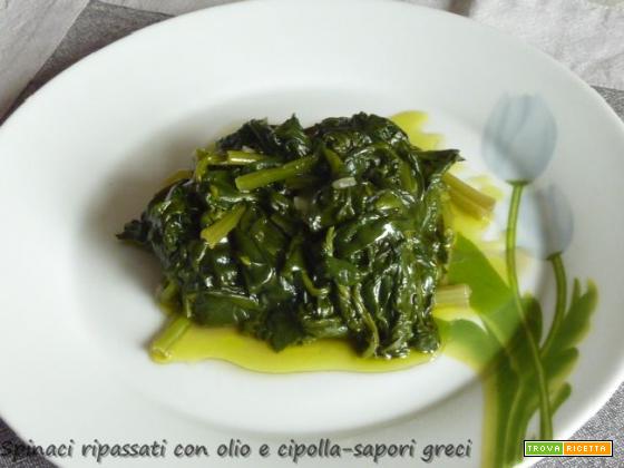 Spinaci cotti con olio e cipolla