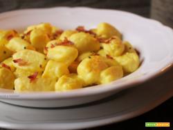 GNOCCHI DI PATATE E RICOTTA CON ZAFFERANO E CRUNCH DI SPECK