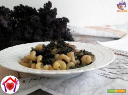 Pasta con cavolo riccio viola