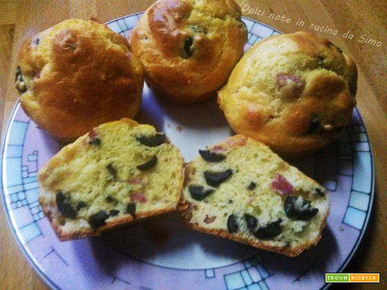 Muffin salati con pancetta e olive