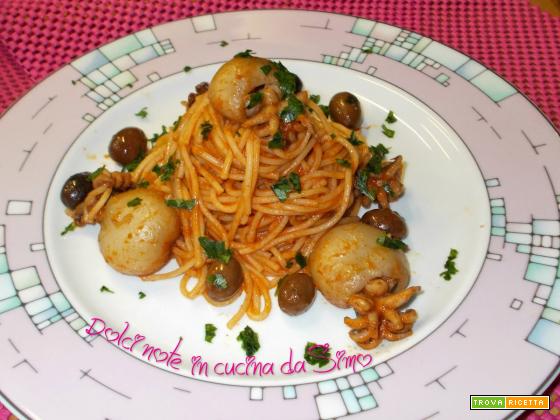 Spaghetti mediterranei con seppie e olive