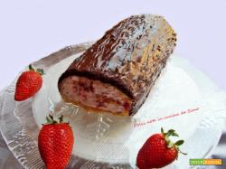 Rotolo al cioccolato panna e fragole