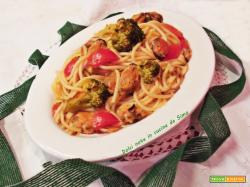 Spaghetti con cozze e broccoli