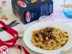 Fusilli con asparagi e pistacchi
