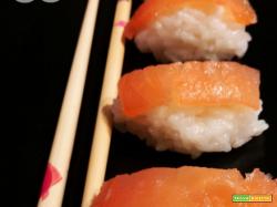 Nigiri al salmone affumicato Venerdì sushi