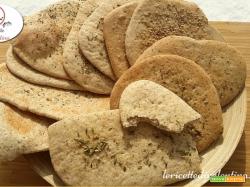 Sfoglie di pane integrali soffici condite
