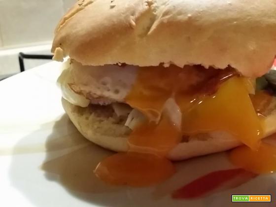 Super cheeseburger con uovo alla piastra stile Man vs. Food