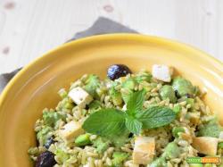 Insalata di avena e zucchini con tofu, olive e pesto di menta