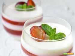 Panna cotta allo yogurt con composta di ramassin