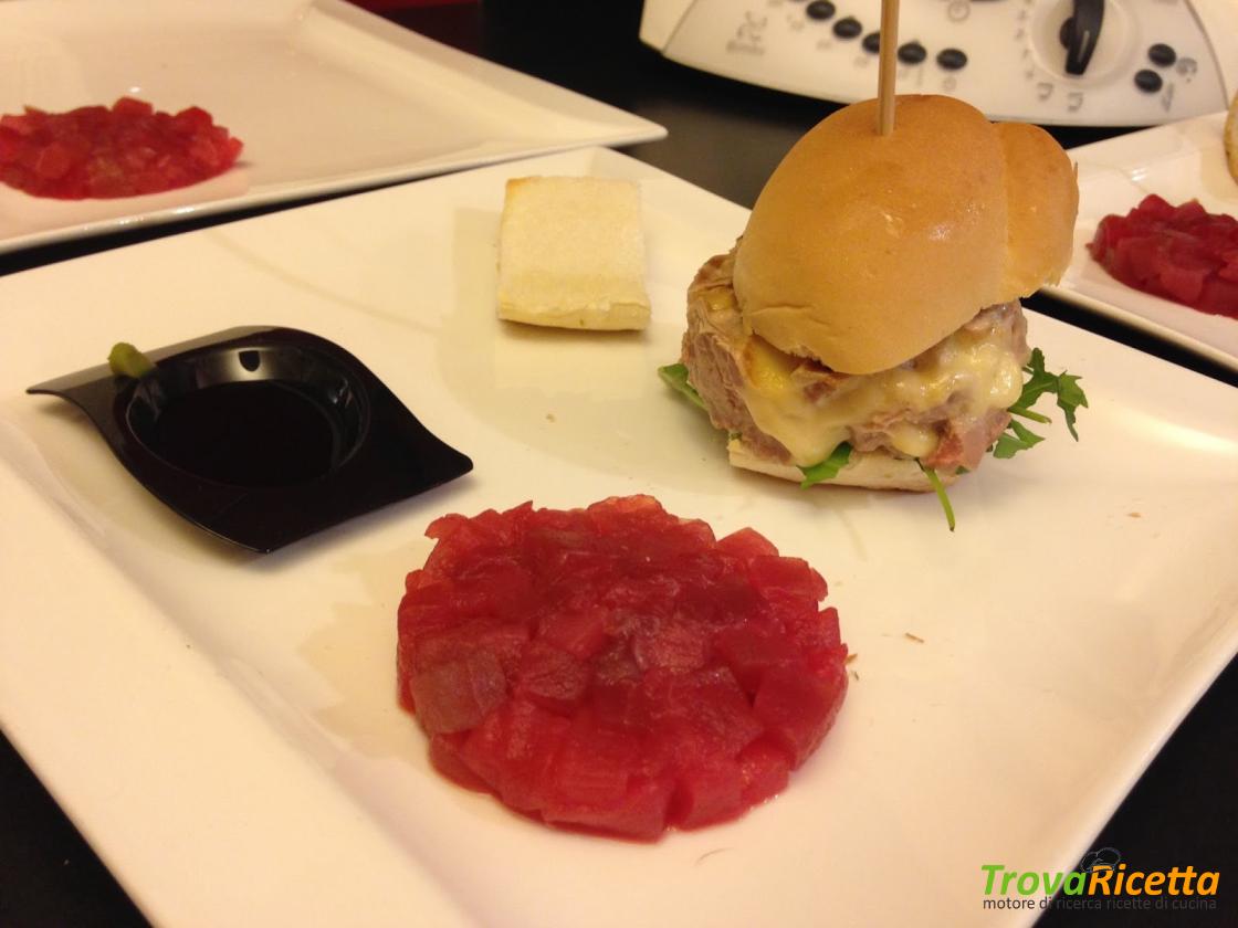 Senza Bimby Tartare Di Tonno Mini Hamburger Di Tonno Con Senape E Rucola Ricetta Trovaricetta Com