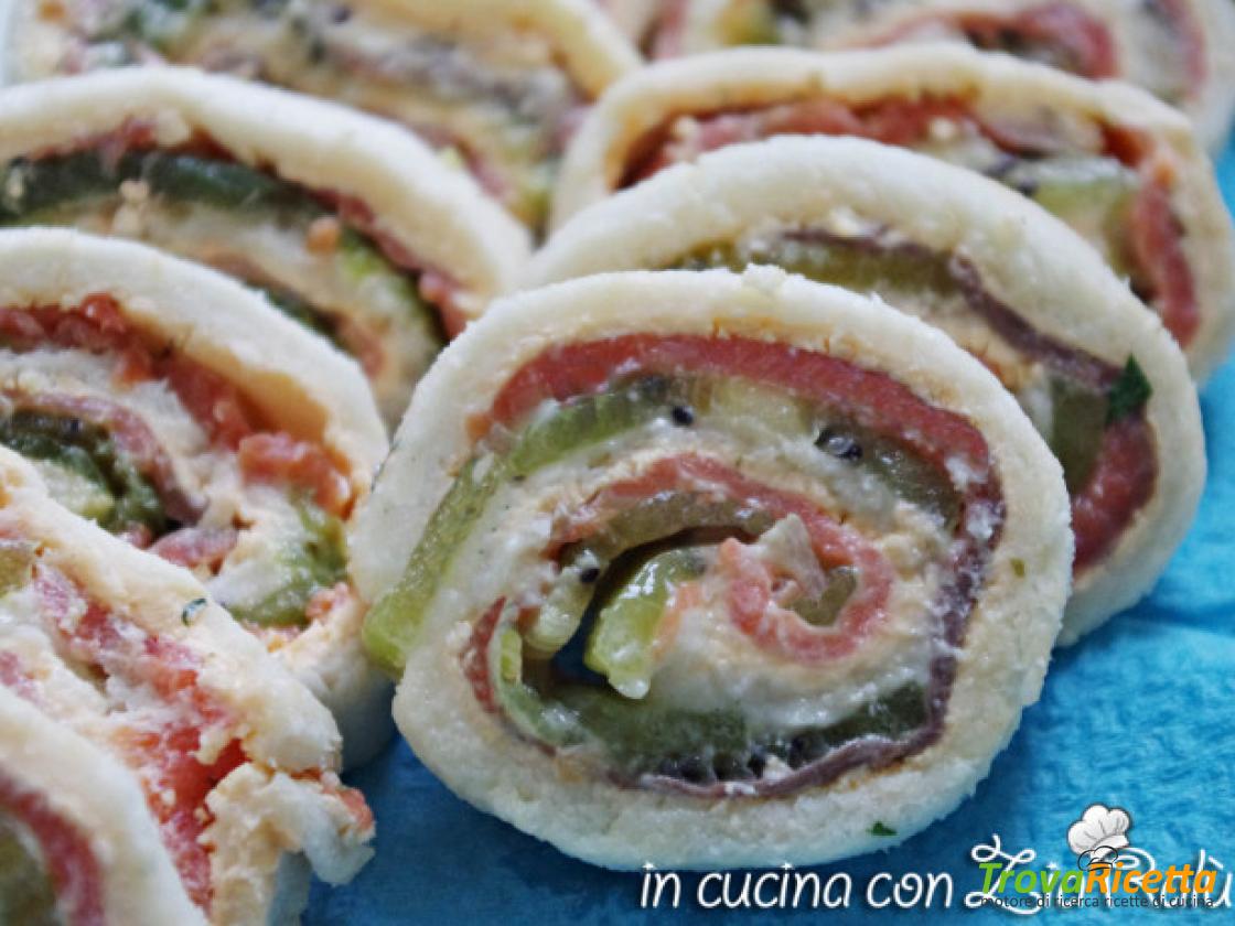 Girelle Salmone E Kiwi Fresco Antipasto Ricetta Trovaricetta Com