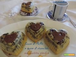 Cuore di muffin e gocce di cioccolato