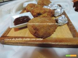 
Cosce di pollo fritte con salse
