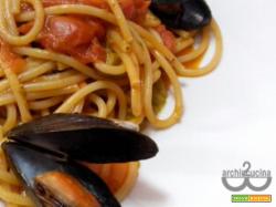 Spaghetti asparagi e cozze, la “mare e monti” di 2 archincucina