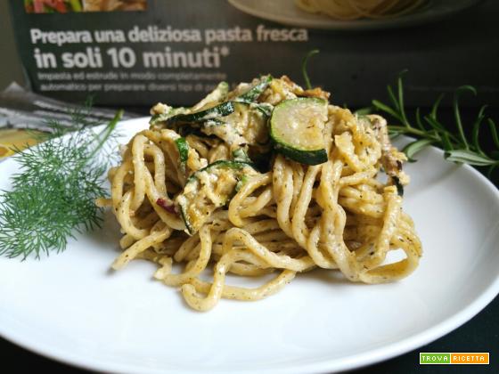 Spaghetti di kamut alle erbe con zucchine e mascarpone