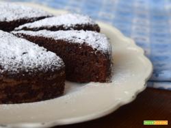 Torta di pangrattato al cioccolato, caffè e amaretti