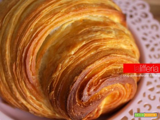 Croissant sfogliati | Ricetta base a prova di imbranato