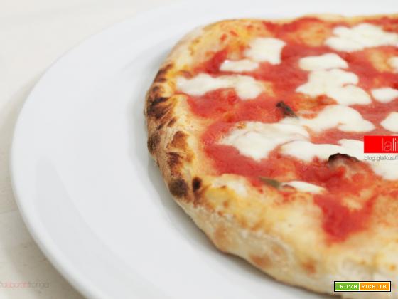 Pizza tonda con pietra refrattaria