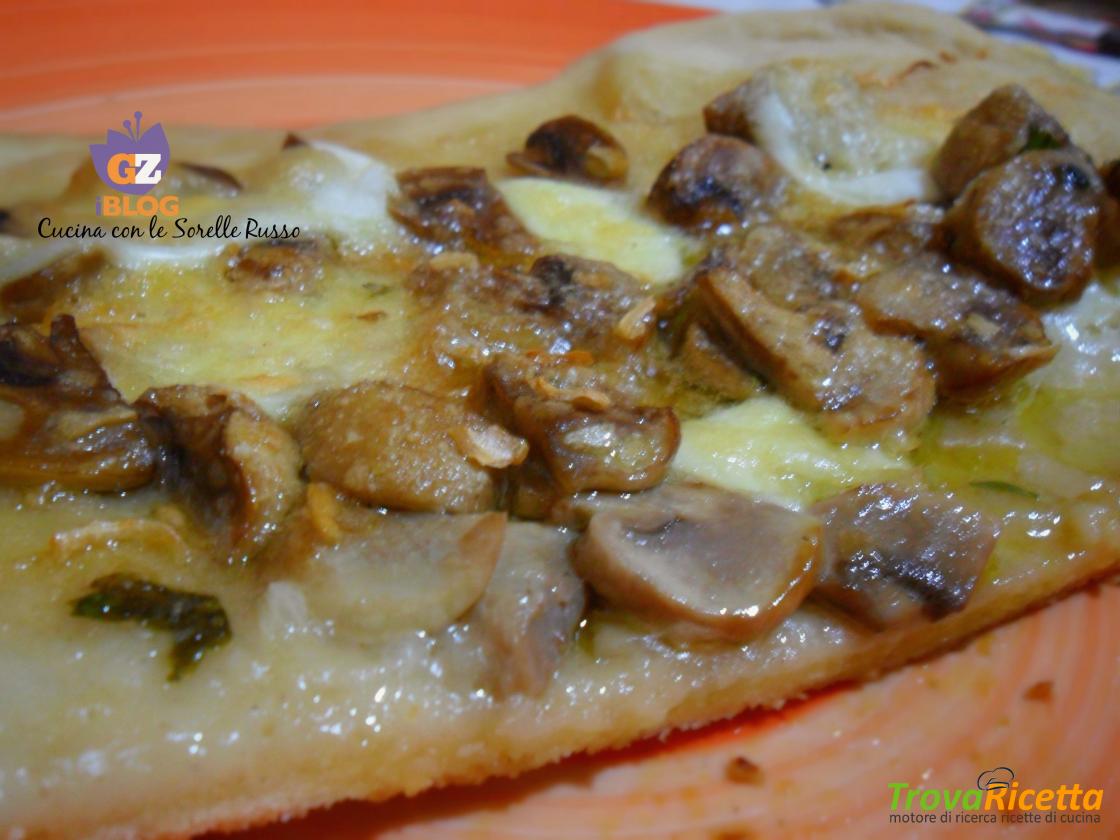 Focaccine Con Funghi Patate E Provola Ricetta Trovaricetta Com