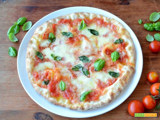 Pizza al piatto napoletana