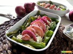 Feta al forno con friggitelli e cipolla dolce