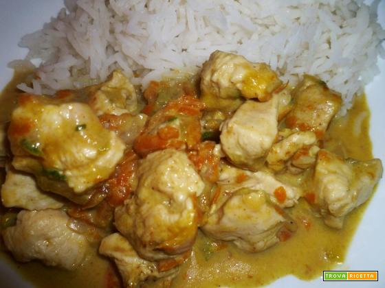 Pollo al curry con verdure e basmati