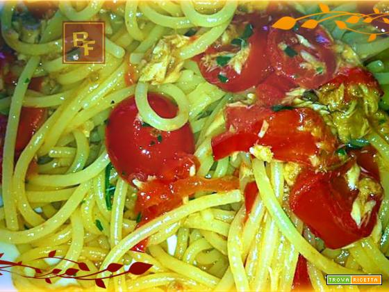Spaghetti con sgombro e pomodorini