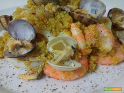 Insalata di quinoa al curry e frutti di mare
